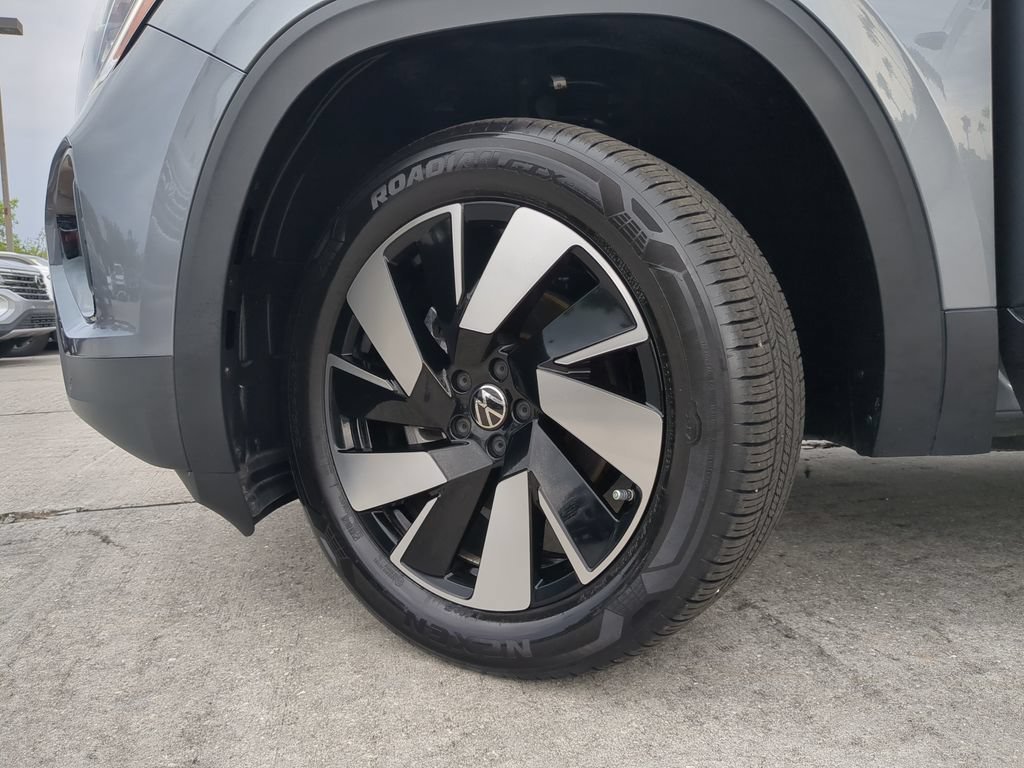 Certified 2024 Volkswagen Atlas Cross Sport SE FWD image 34