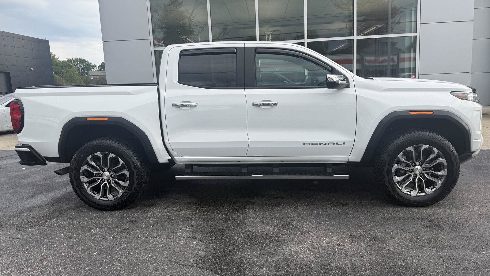 Used 2023 GMC Canyon Denali AWD/4WD image 1