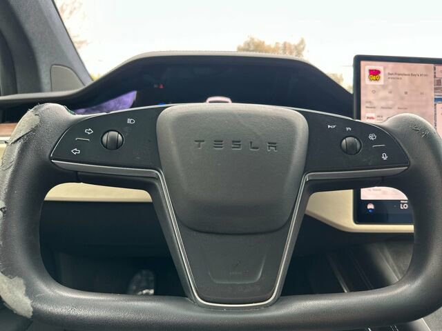 Used 2022 Tesla Model X image 27