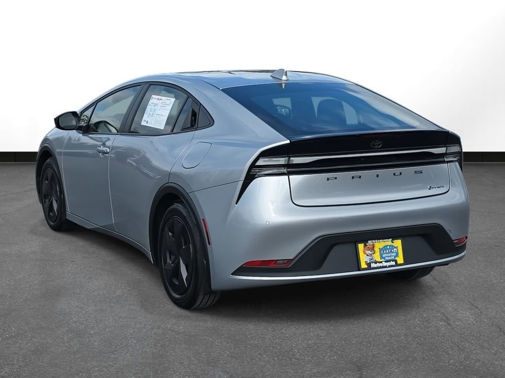 Used 2025 Toyota Prius Plug-In Hybrid image 8