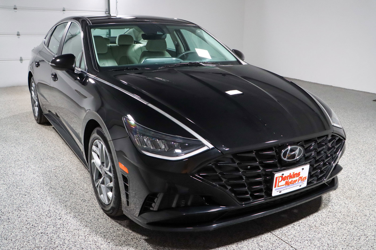Used 2023 Hyundai Sonata SEL w/ Cargo Package image 5
