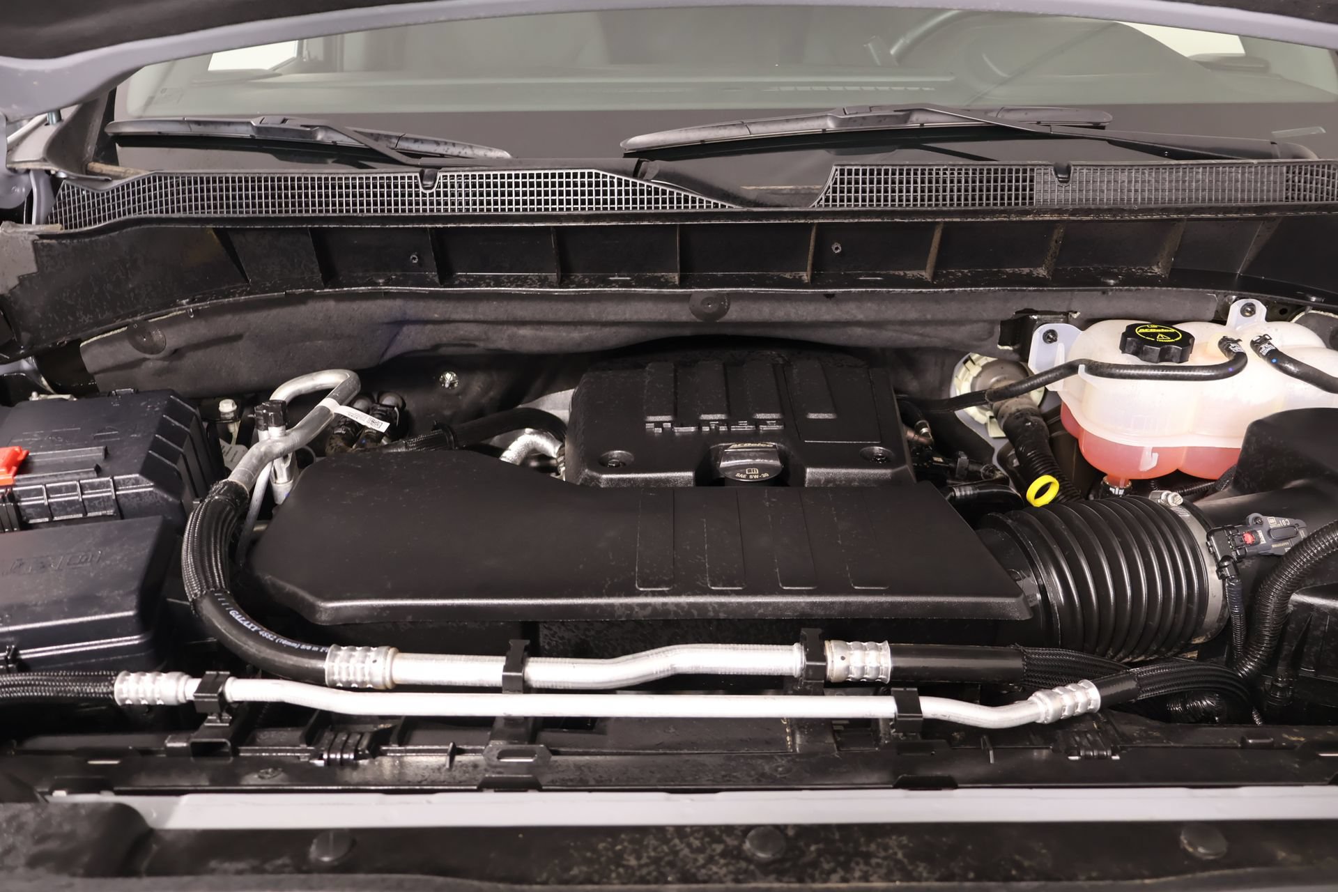 Used 2025 Chevrolet Silverado 1500 RST w/ LPO, Dark Essentials Package AWD/4WD image 19