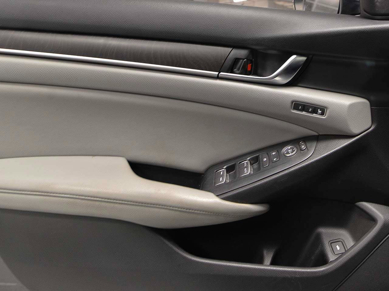 Used 2018 Honda Accord EX-L image 7