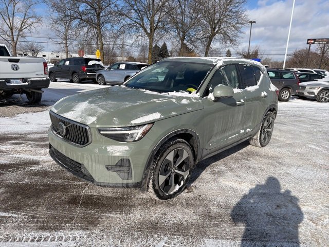 Used 2025 Volvo XC40 B5 Core w/ Protection Package Premier image 1