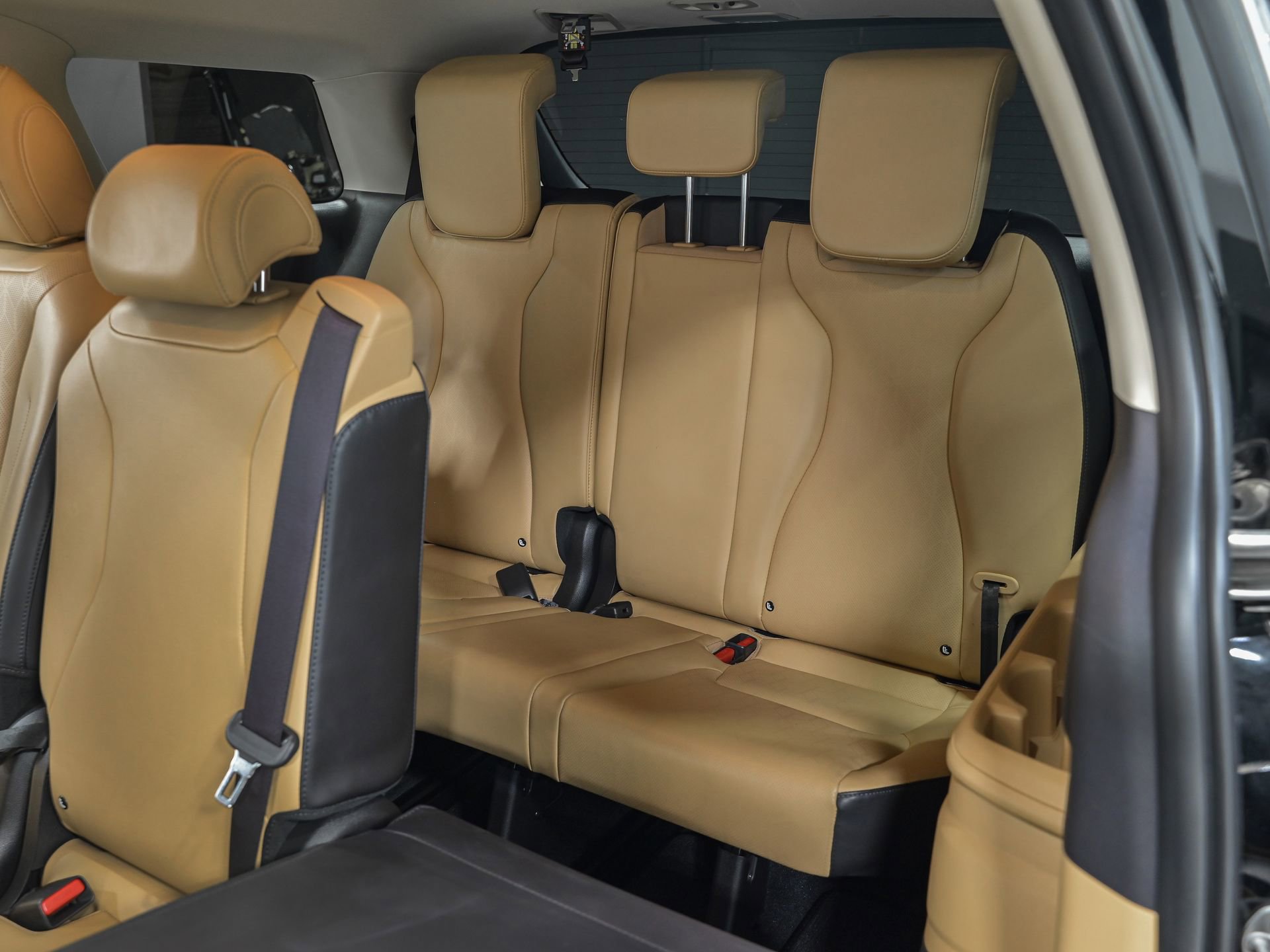 Used 2023 Kia Carnival LX image 28