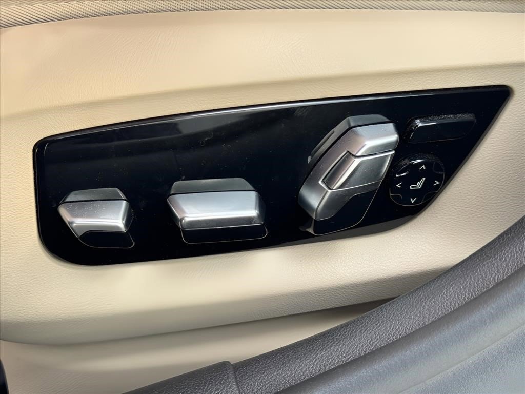 Used 2019 BMW 530e xDrive w/ Premium Package AWD/4WD image 30