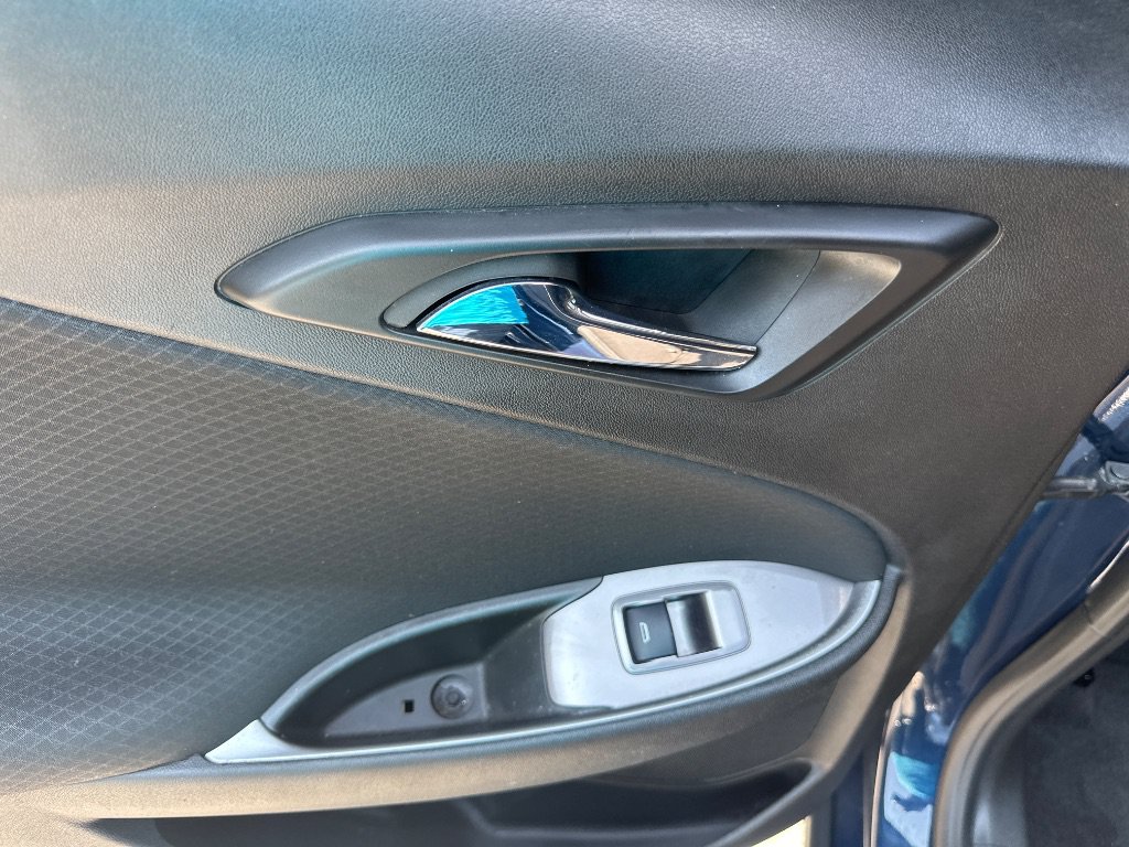 Used 2022 Chevrolet Malibu LT FWD image 14