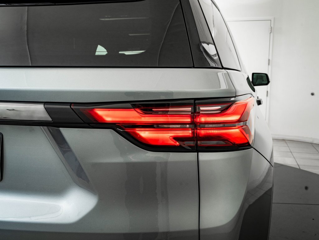 Used 2023 Chevrolet Traverse Premier image 9