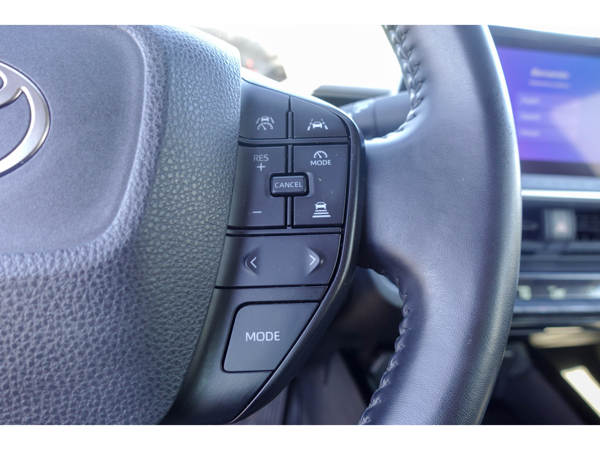 Used 2024 Toyota Prius LE FWD image 14