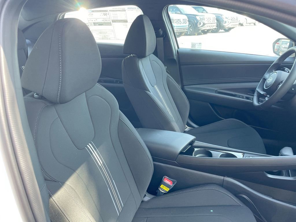 Used 2025 Hyundai Elantra SEL image 50