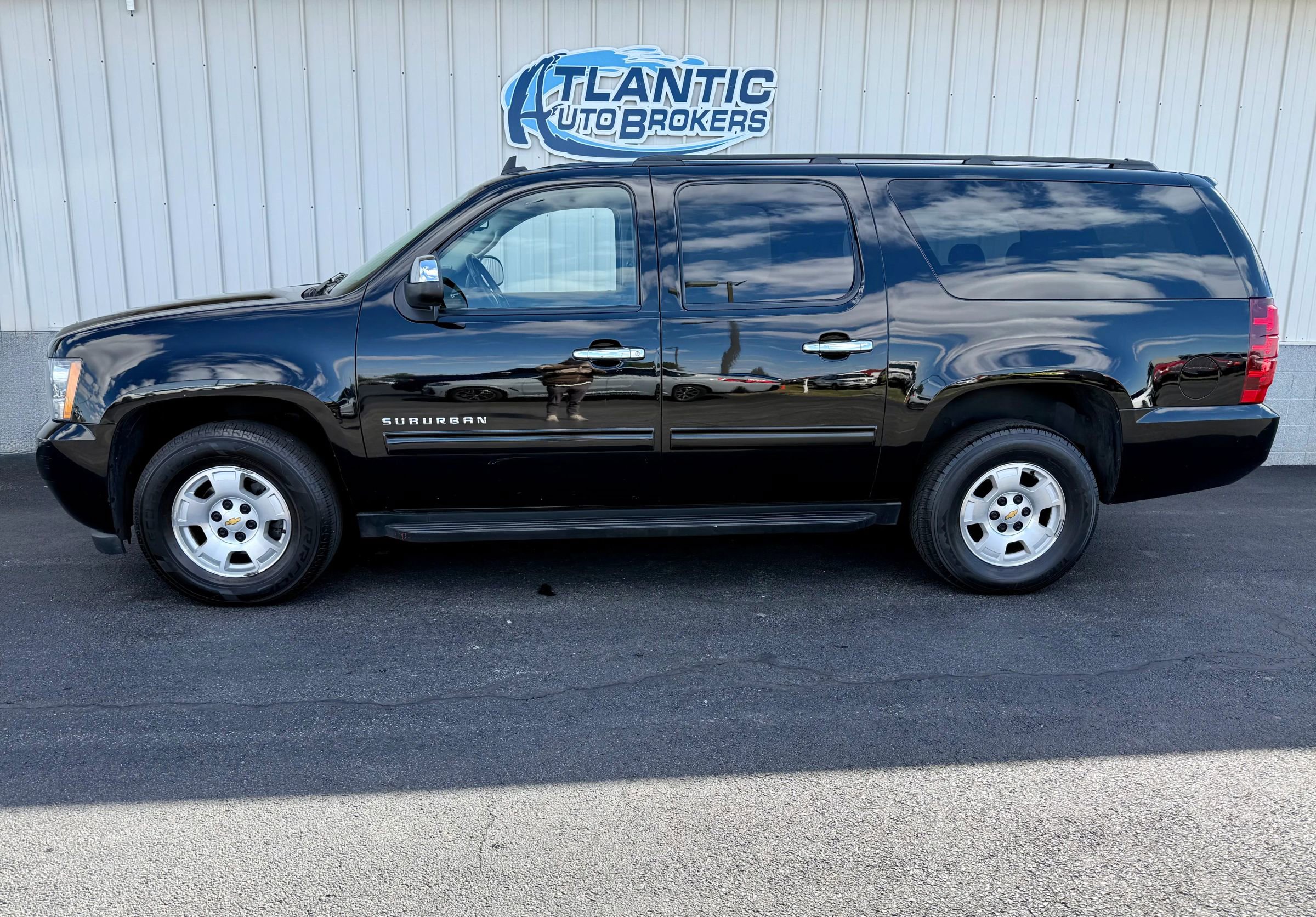 Used 2010 Chevrolet Suburban LS w/ Interior Plus Package AWD/4WD image 2