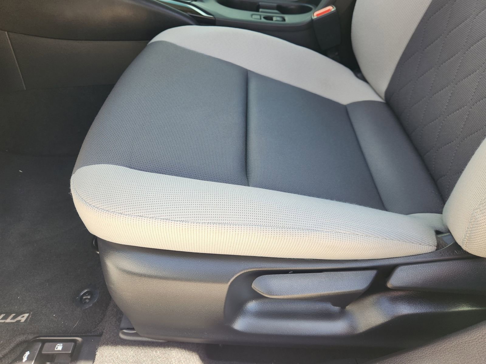 Used 2023 Toyota Corolla LE image 29