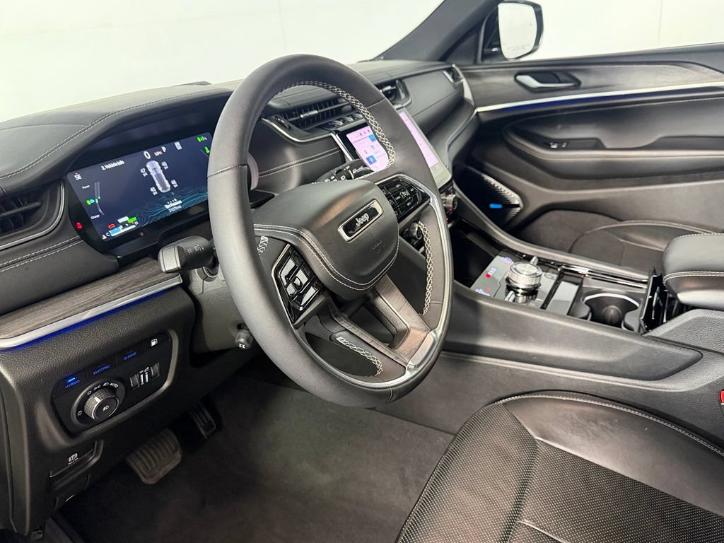 Certified 2023 Jeep Grand Cherokee Overland AWD/4WD image 13