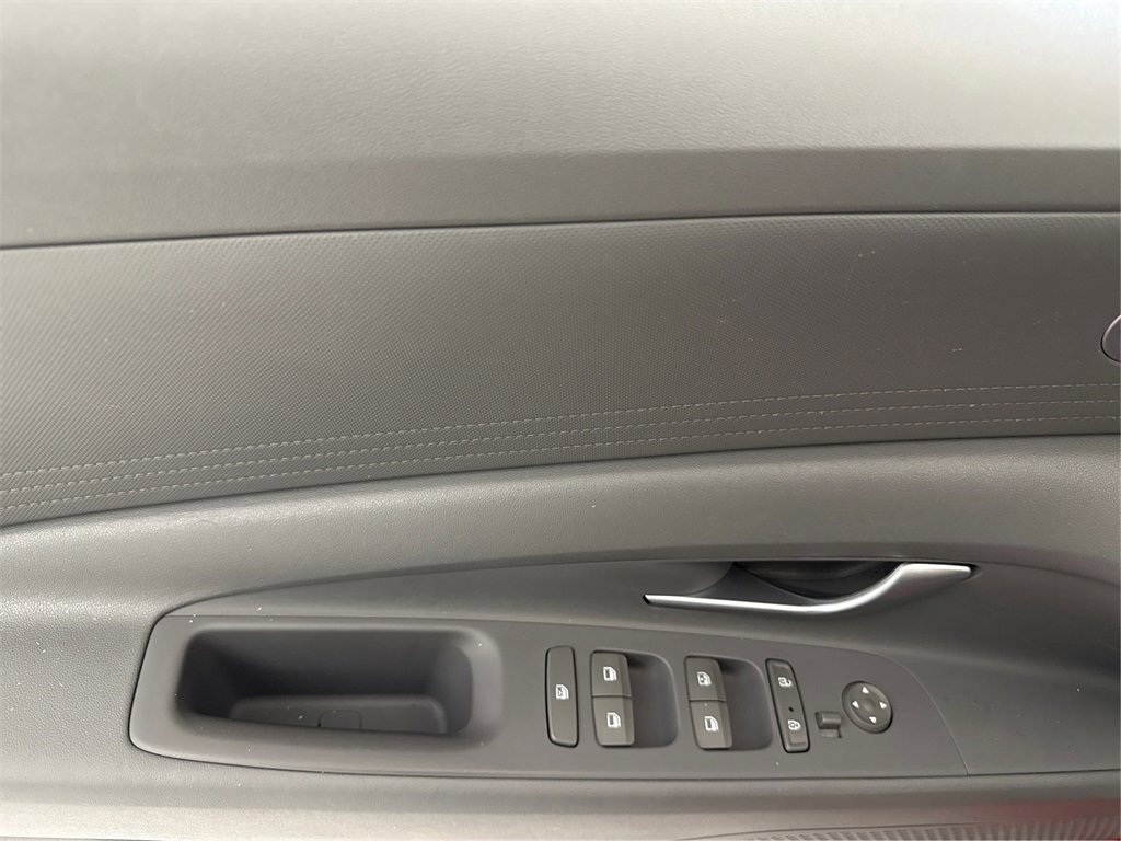 Used 2021 Hyundai Elantra SEL image 32