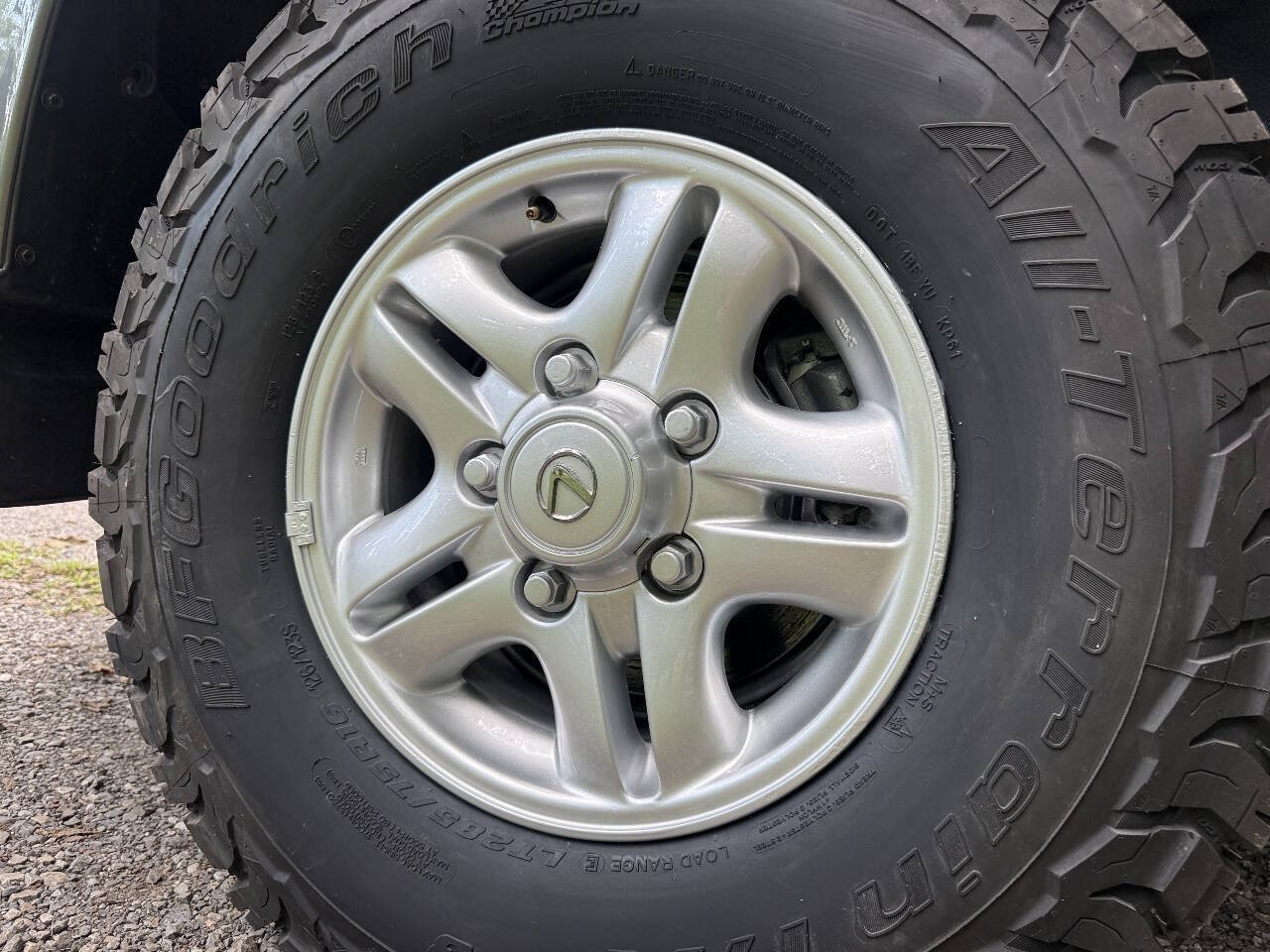 Used 2002 Lexus LX 470 4WD image 16