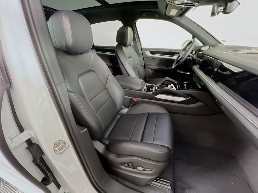 New 2026 Porsche Cayenne image 30