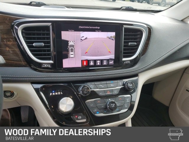 Used 2021 Chrysler Pacifica Limited w/ Uconnect Theater Family Group image 16