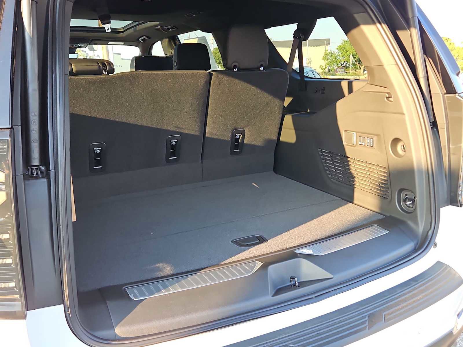 New 2025 Chevrolet Suburban Premier AWD/4WD image 19