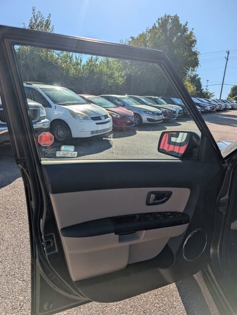 Used 2011 Kia Soul ! image 9