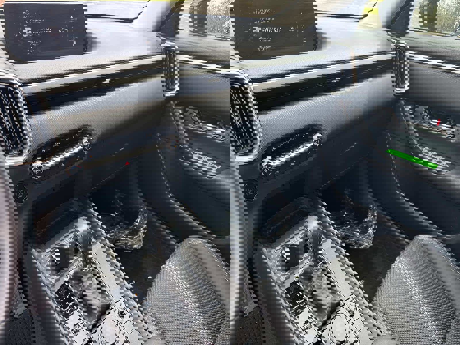 Used 2025 MAZDA CX-50 AWD 2.5 S w/ Preferred Package image 23