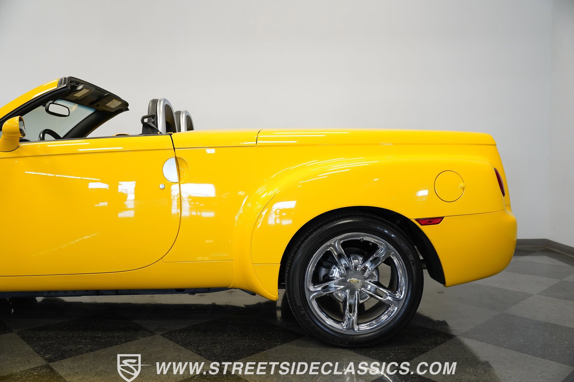 Used 2005 Chevrolet SSR w/ Preferred Equipment Group image 29