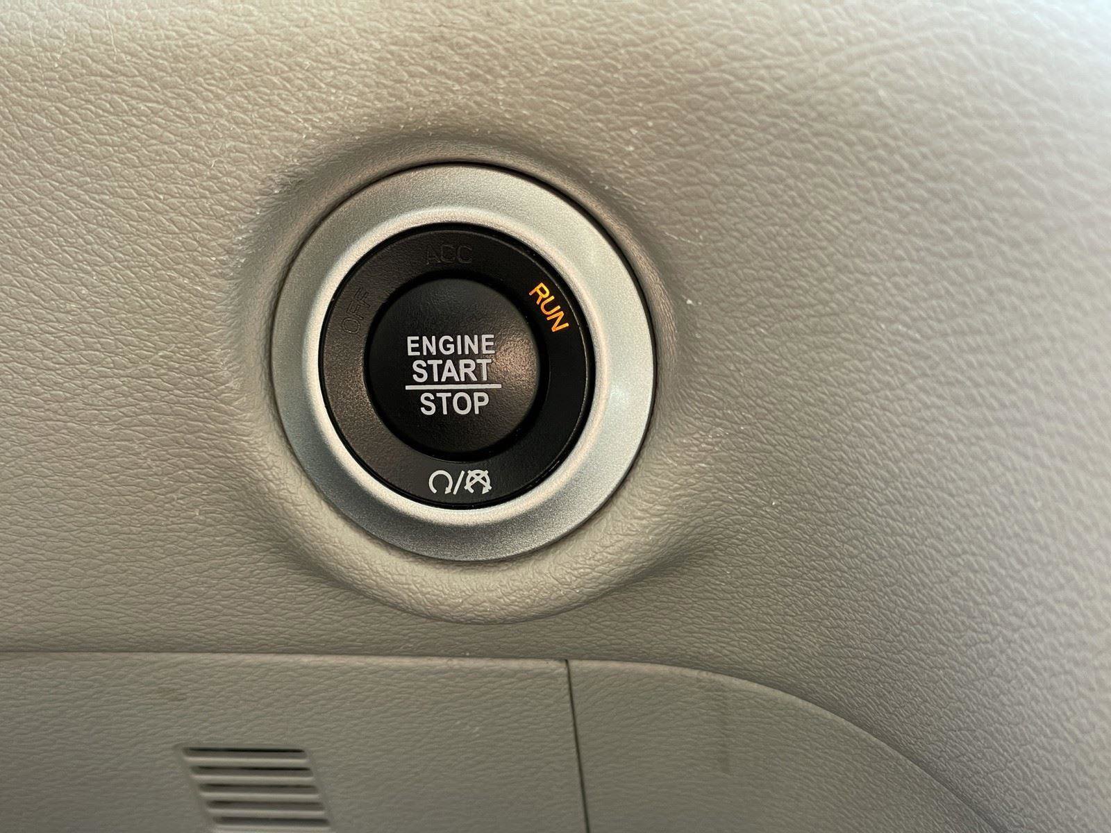 Used 2023 Chrysler Pacifica Touring-L image 24