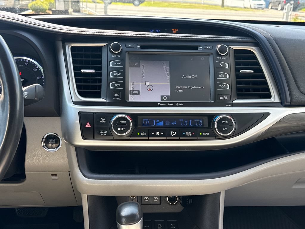 Used 2018 Toyota Highlander Limited AWD/4WD image 29