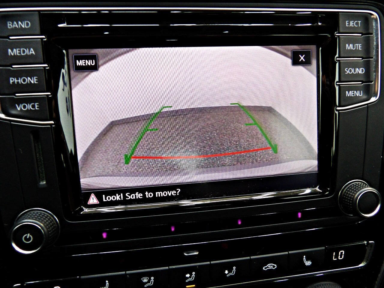 Used 2017 Volkswagen Passat 1.8T SE image 16