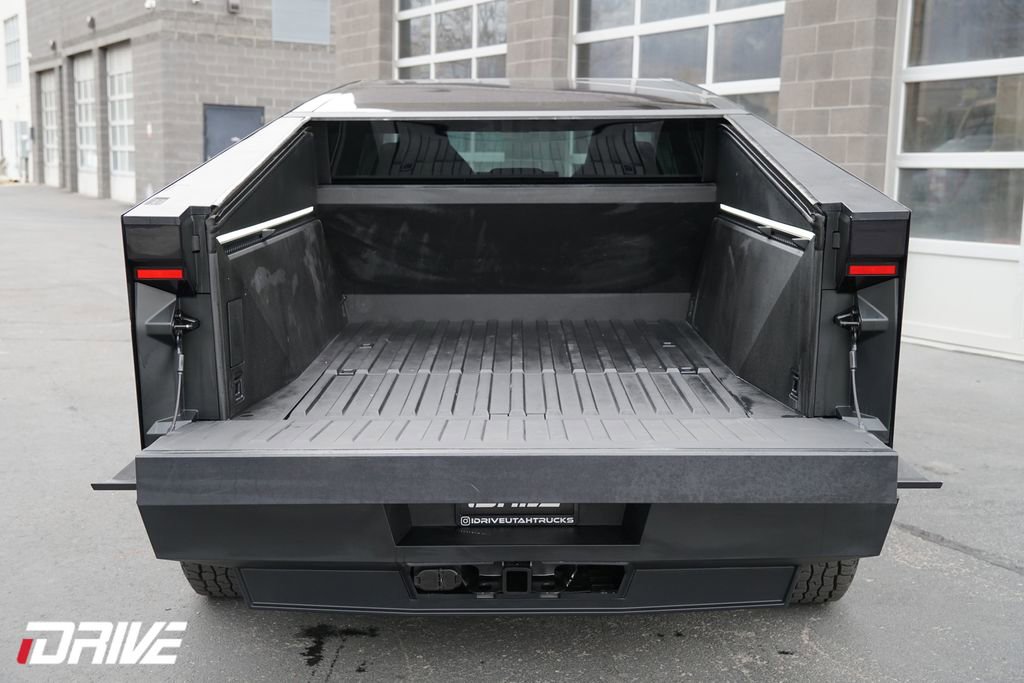 Used 2024 Tesla Cybertruck AWD Crew Cab image 44