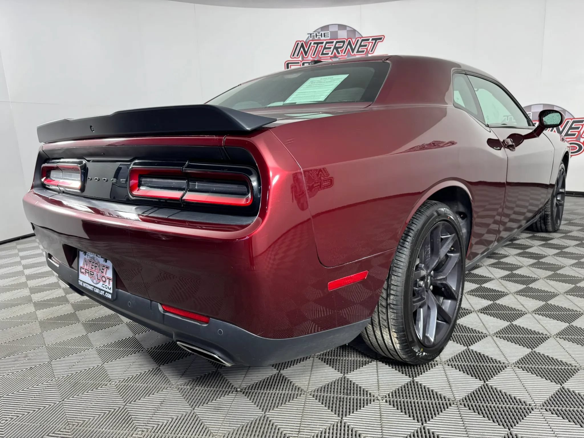 Used 2021 Dodge Challenger SXT w/ Driver Convenience Group RWD image 25