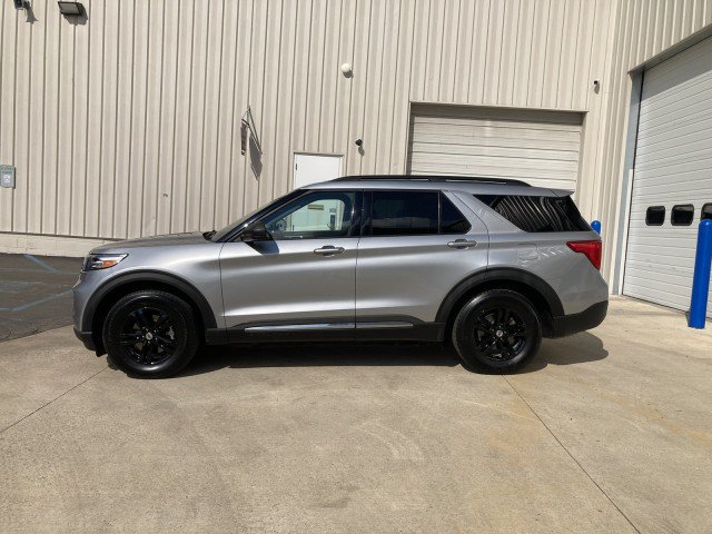 Certified 2020 Ford Explorer XLT w/ Equipment Group 202A AWD/4WD image 4