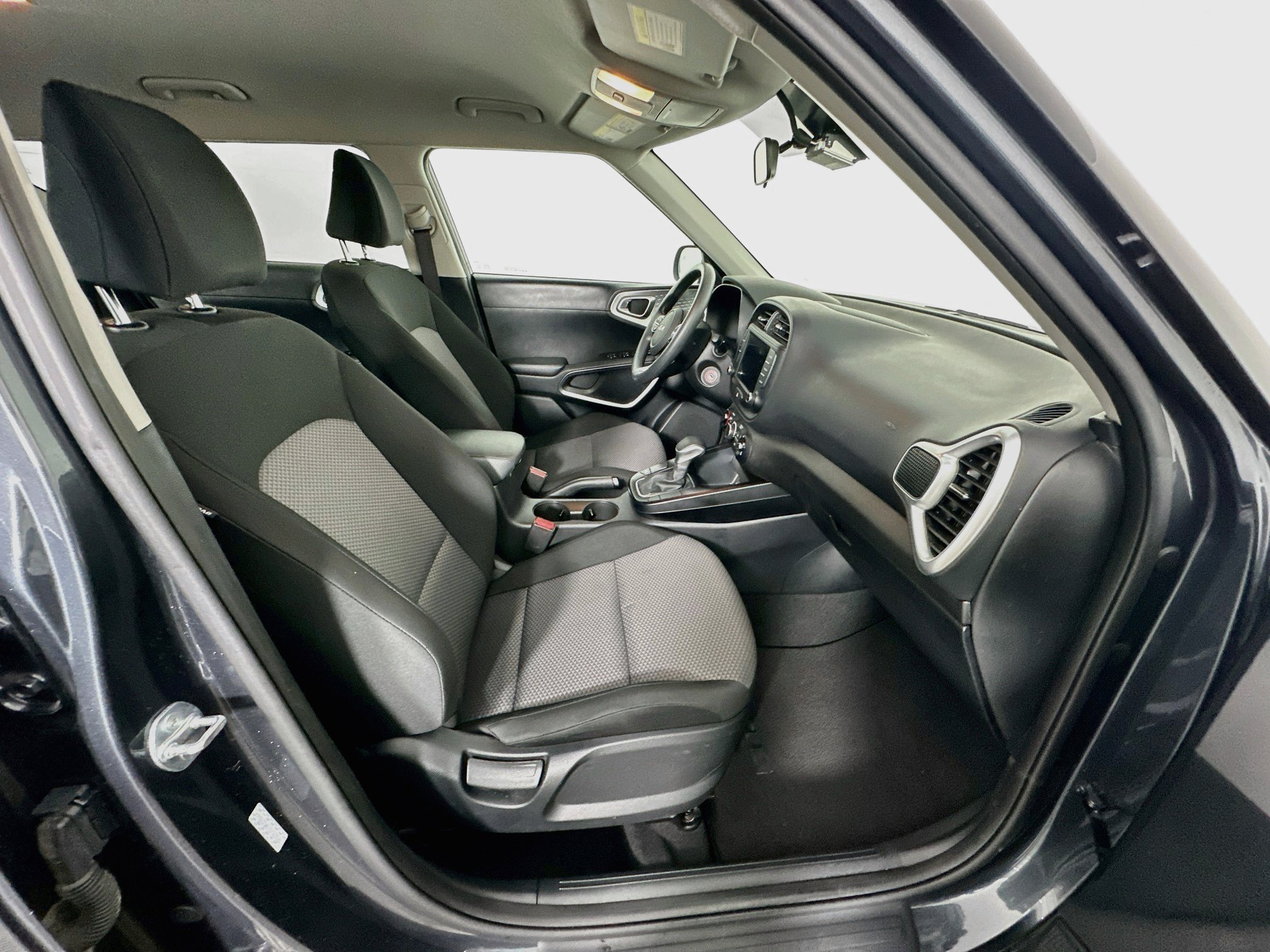 Used 2025 Kia Soul LX w/ LX Technology Package FWD image 31