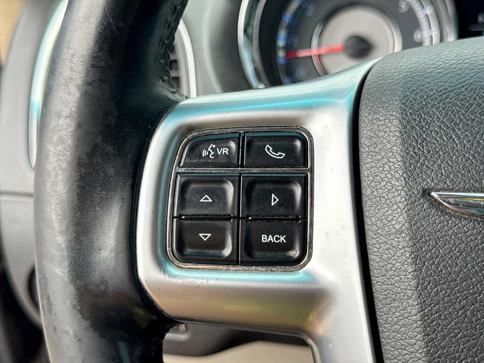Used 2012 Chrysler Town & Country Touring w/ Entertainment Group #1 FWD image 14