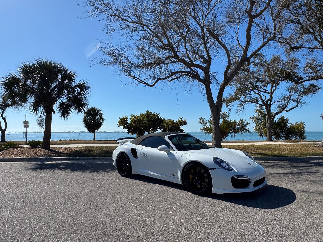 Used 2015 Porsche 911 Turbo S AWD/4WD image 18