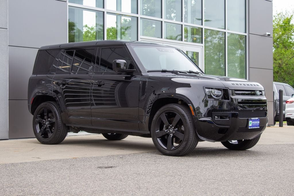 Used 2025 Land Rover Defender 110 V8 AWD/4WD image 3