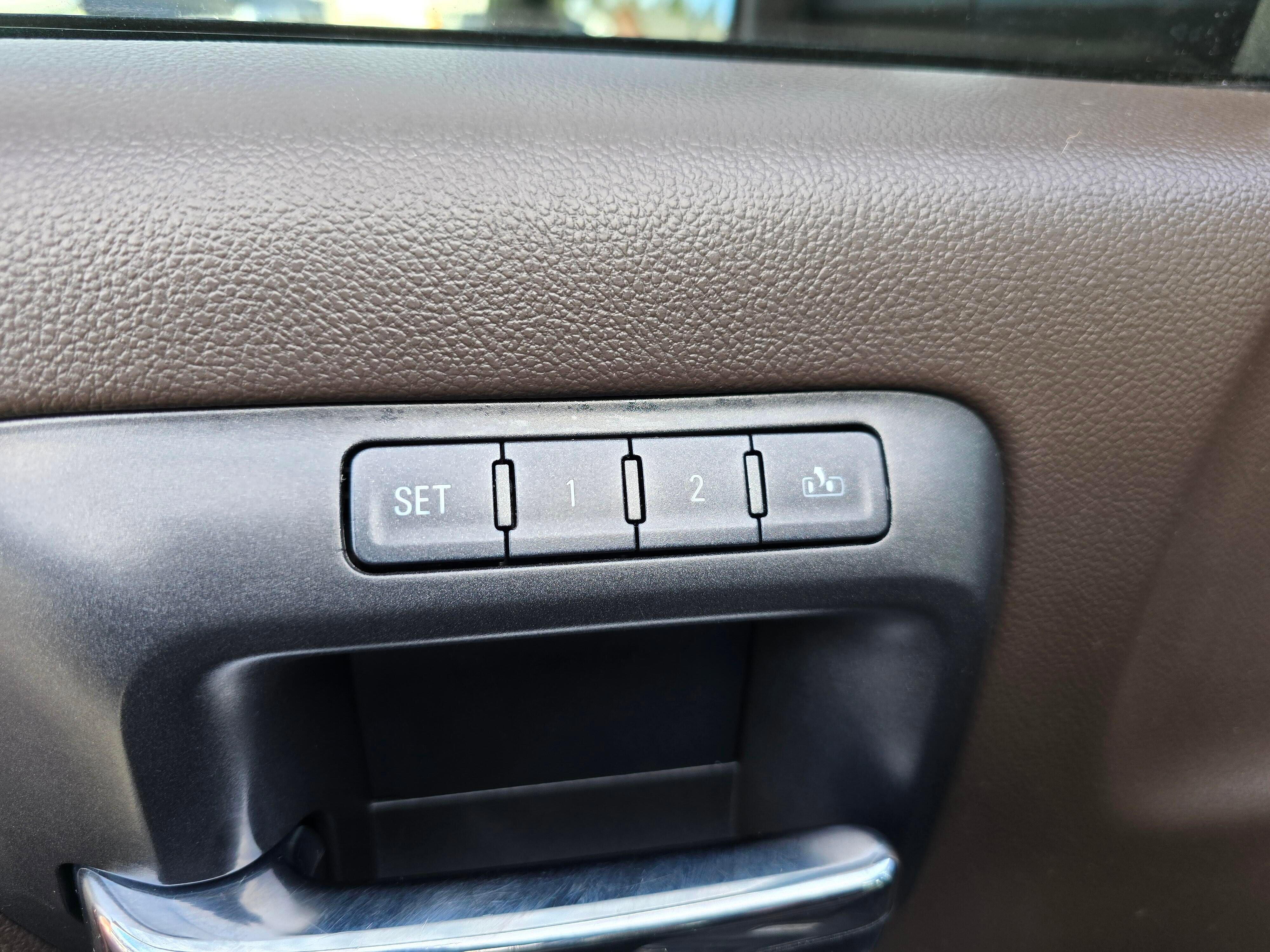 Used 2015 Chevrolet Silverado 3500 High Country image 25