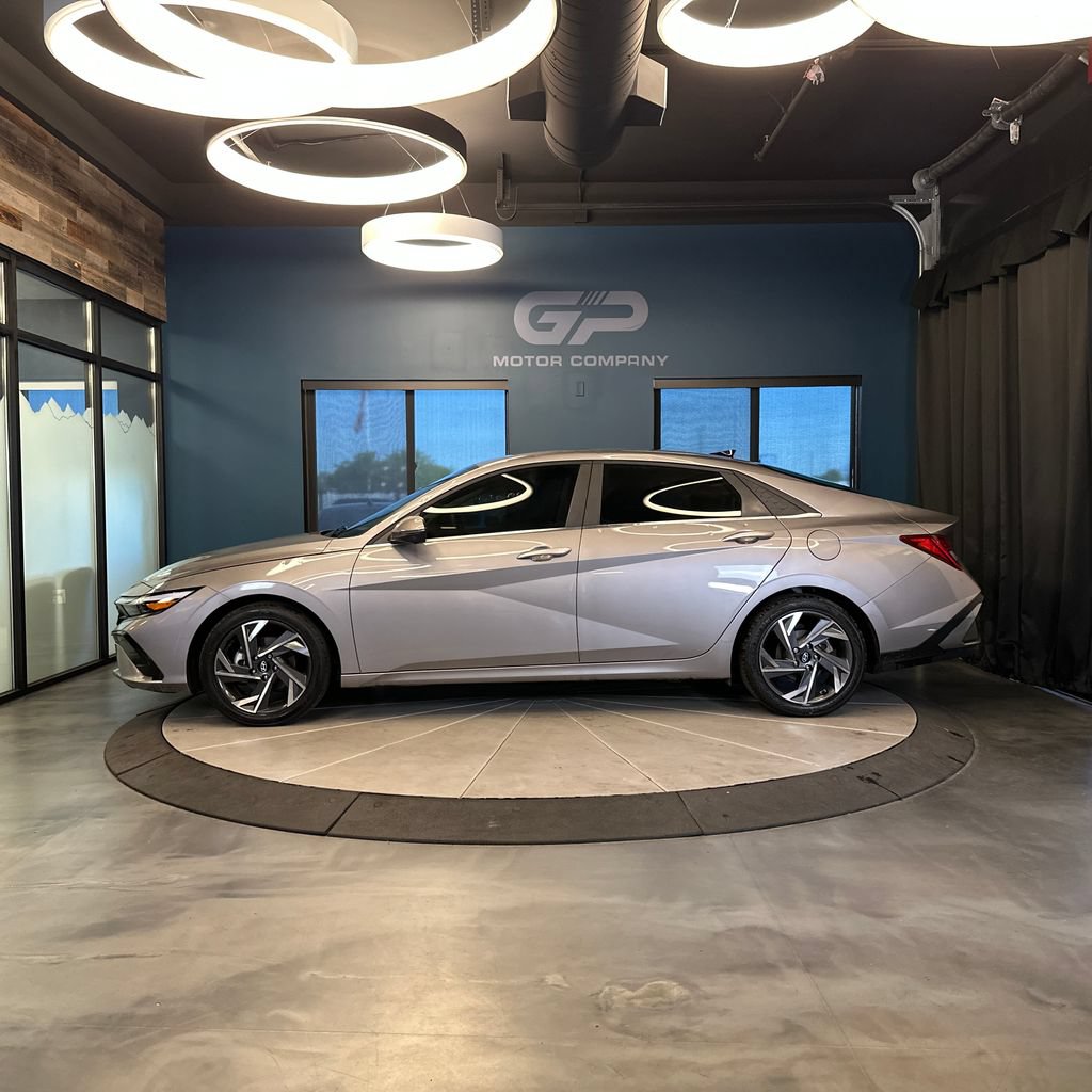 Used 2024 Hyundai Elantra Limited FWD image 6