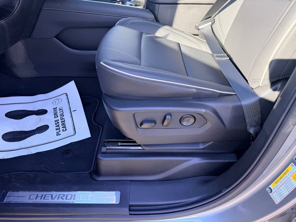 New 2026 Chevrolet Suburban Premier image 15