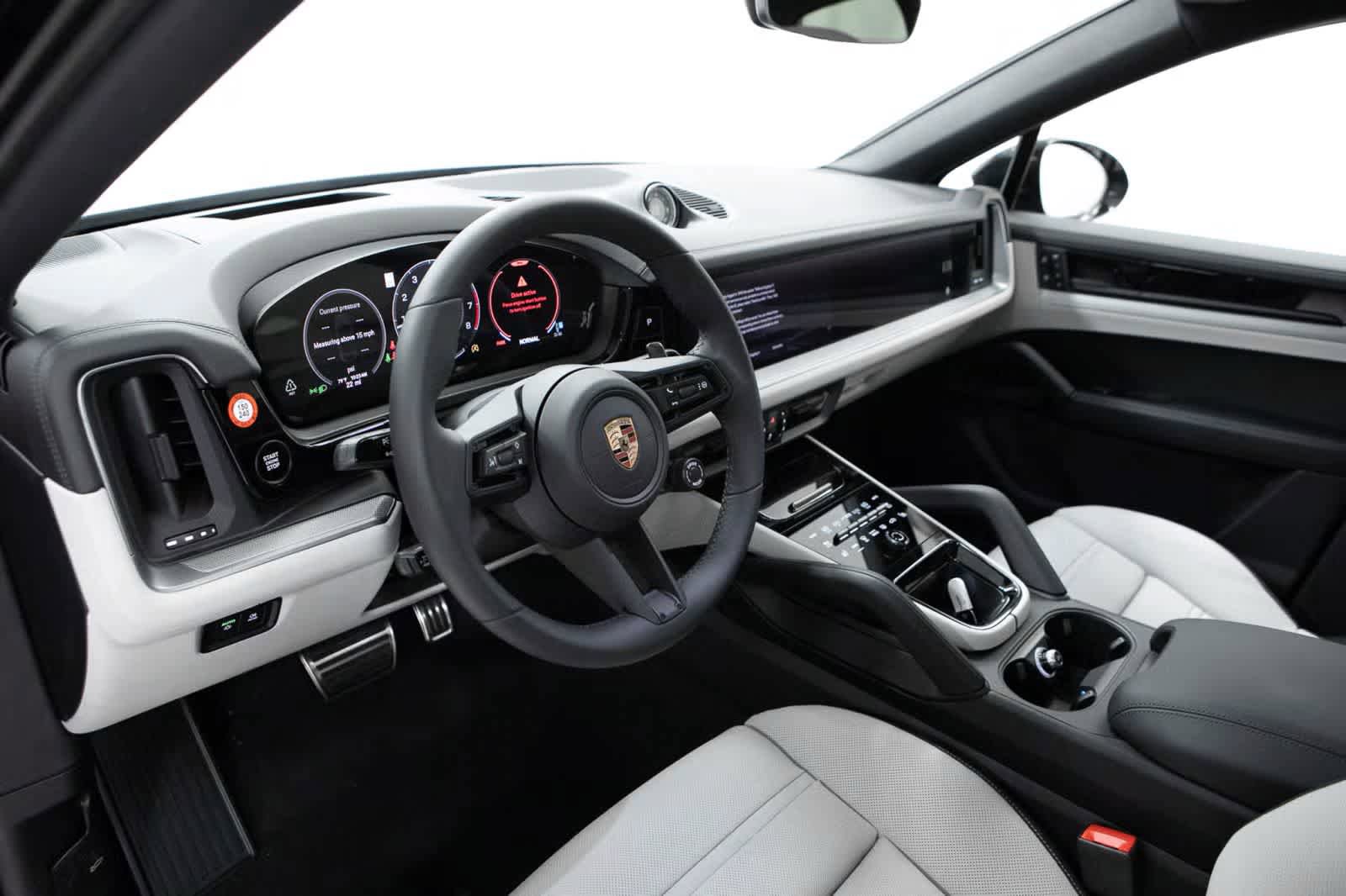 Certified 2026 Porsche Cayenne Coupe AWD/4WD image 4