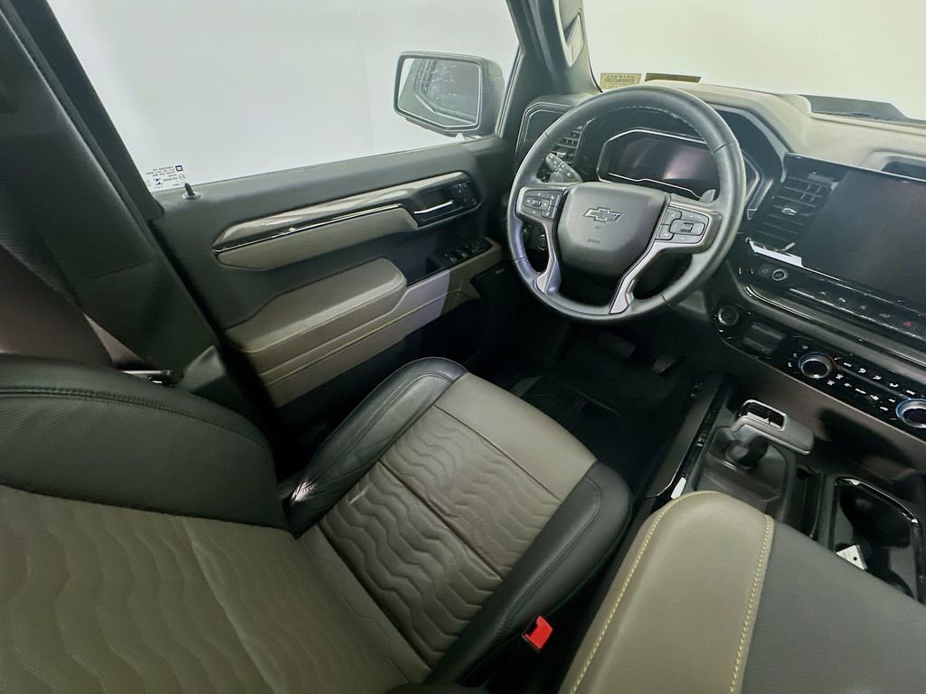 Used 2025 Chevrolet Silverado 1500 ZR2 w/ Technology Package image 9