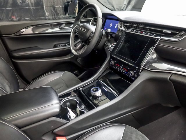 Used 2023 Jeep Grand Cherokee L Laredo image 32