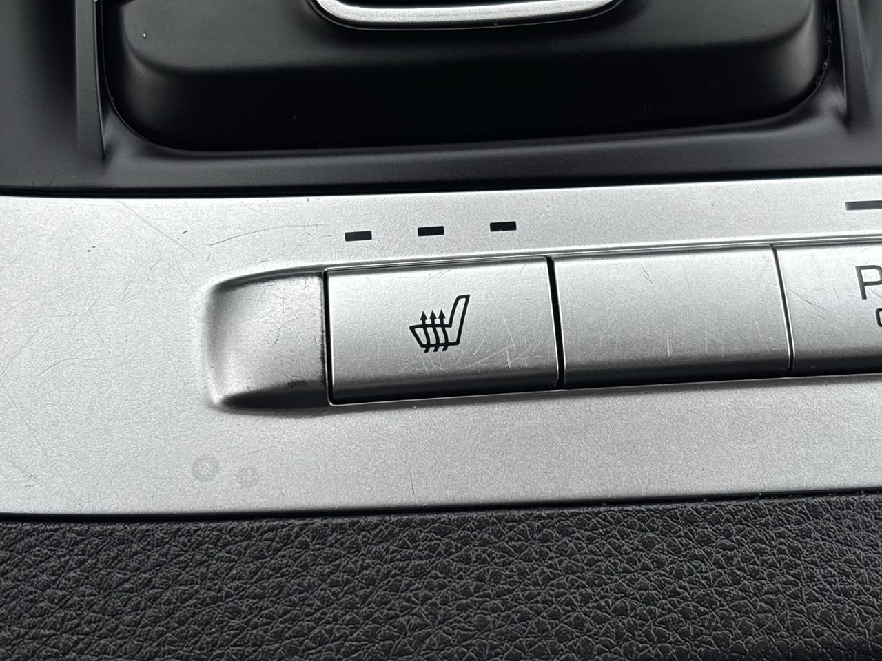 Used 2024 Kia Carnival LX image 24