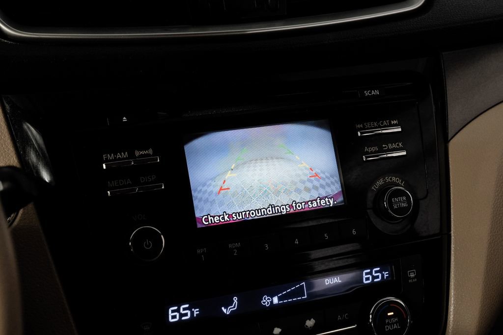Used 2015 Nissan Rogue SV image 18