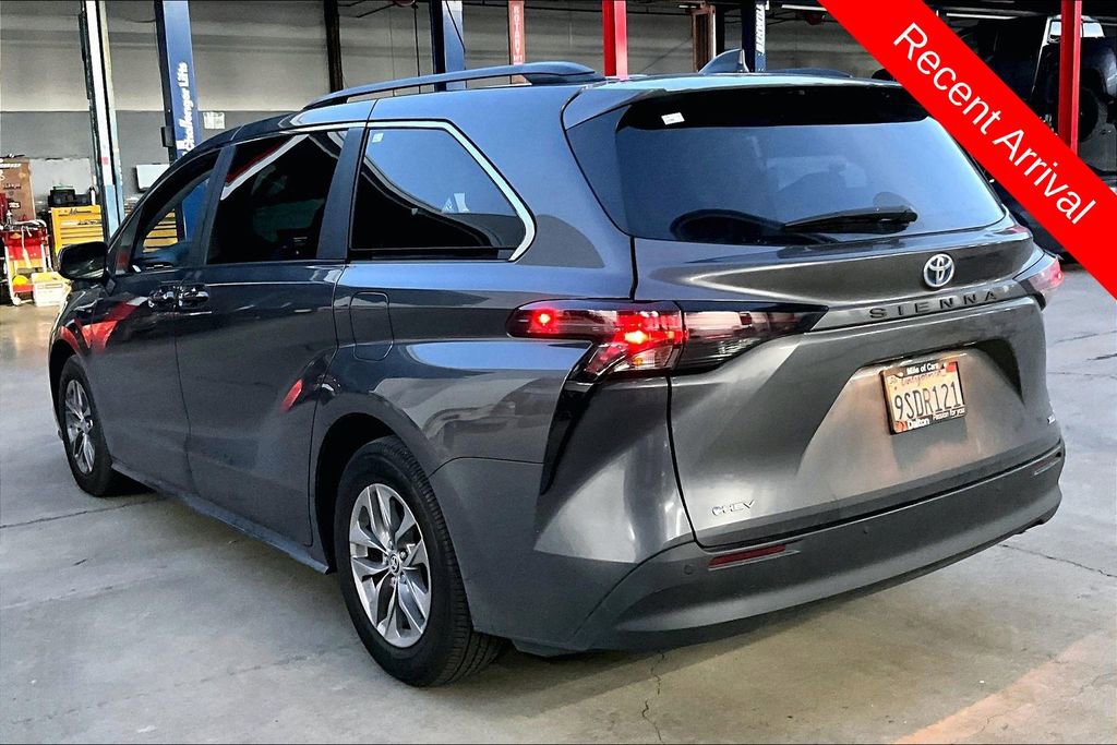 Certified 2025 Toyota Sienna XLE w/ XLE Plus Package image 6