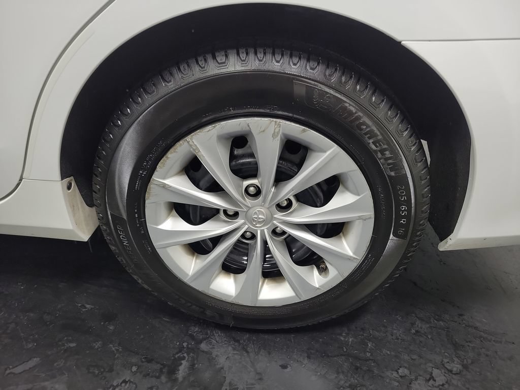 Used 2016 Toyota Camry LE FWD image 12