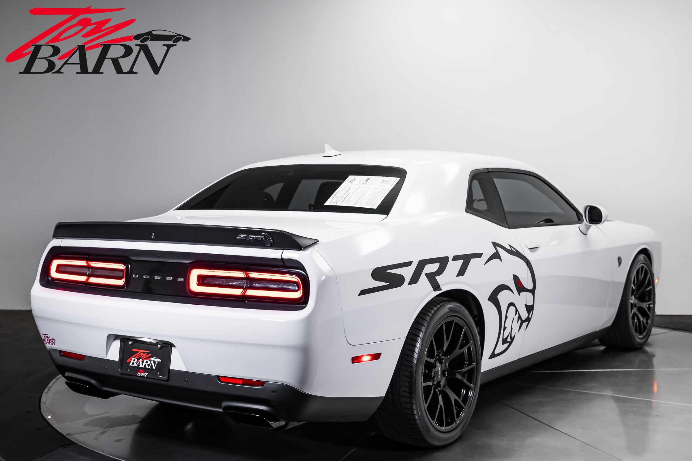 Used 2015 Dodge Challenger SRT Hellcat RWD image 5