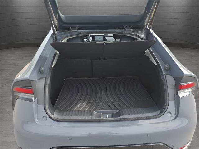 Used 2024 Toyota Prius XLE image 9