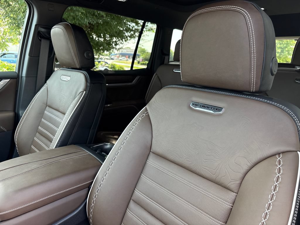 New 2026 GMC Acadia Denali Ultimate w/ LPO, Floor Liner Package AWD/4WD image 15