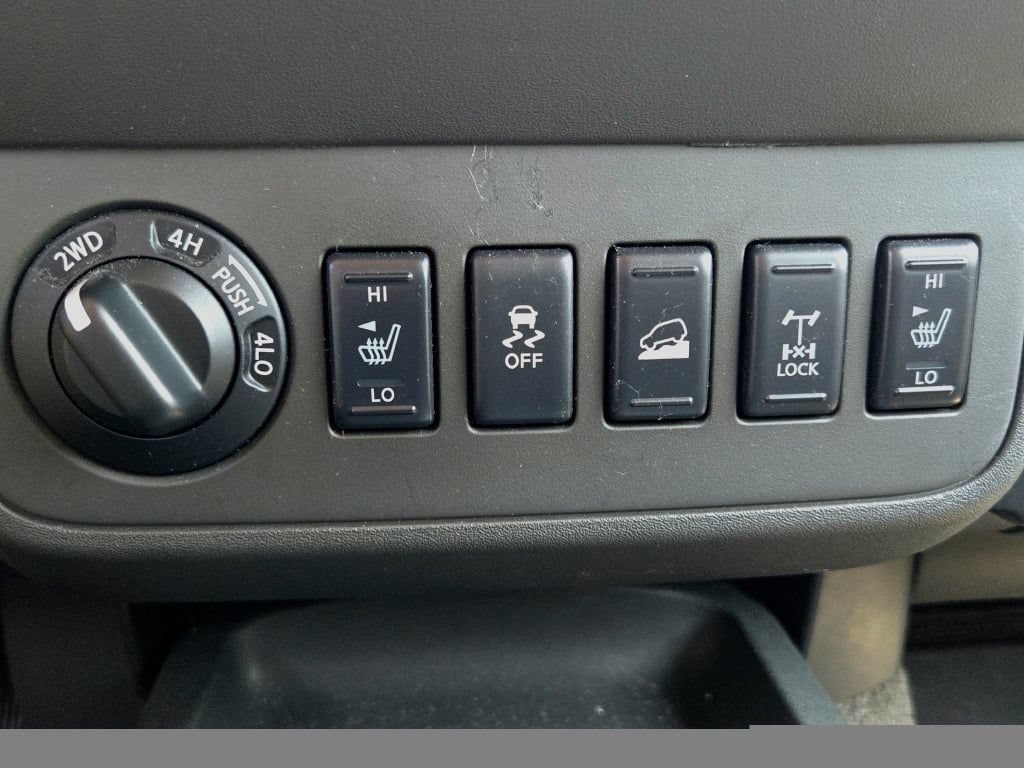 Used 2014 Nissan Xterra PRO-4X w/ Pro-4x Leather Package AWD/4WD image 28
