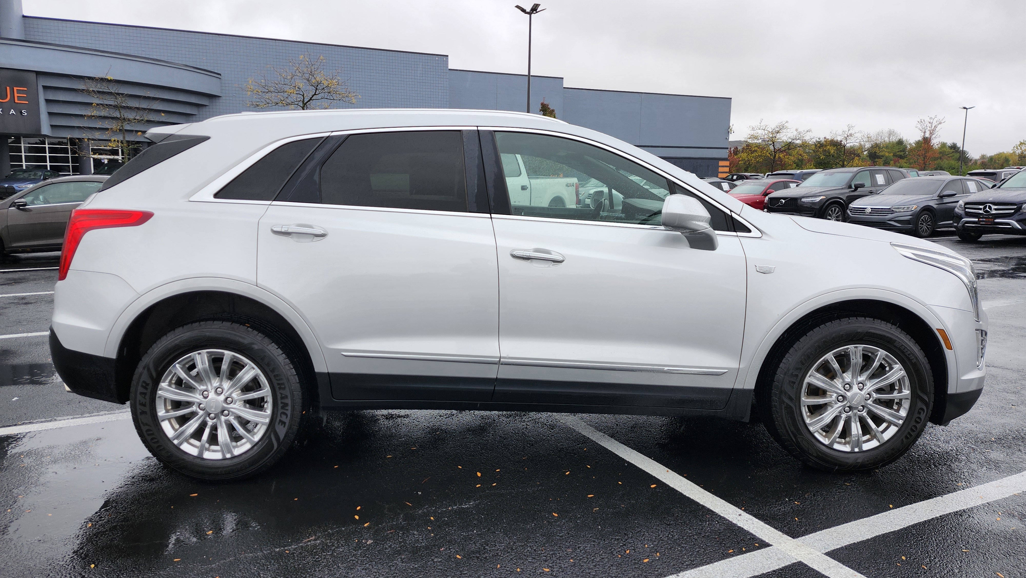 Used 2017 Cadillac XT5 FWD image 12